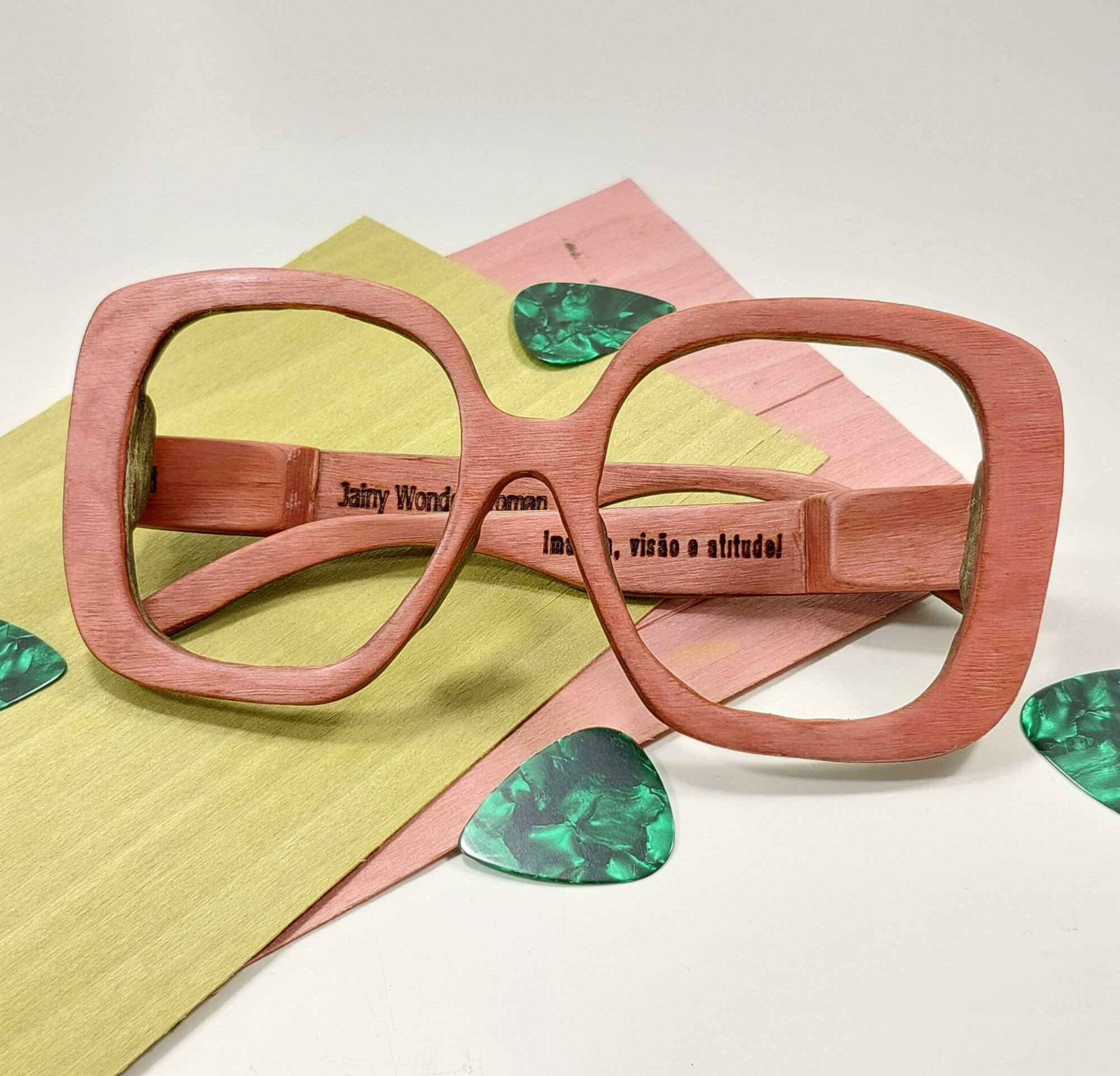 armacao-de-oculos-de-madeira-
